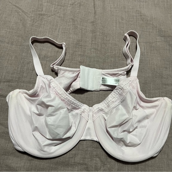 Wacoal Soft Pink Underwire Bra simple lace details super soft size 40D like new - Picture 2 of 6